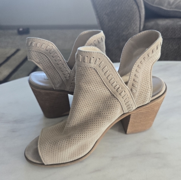 Steve Madden Sandals Women Sz 9M Tan Leather Peep Toe Perforated Block Heel - Picture 14 of 14